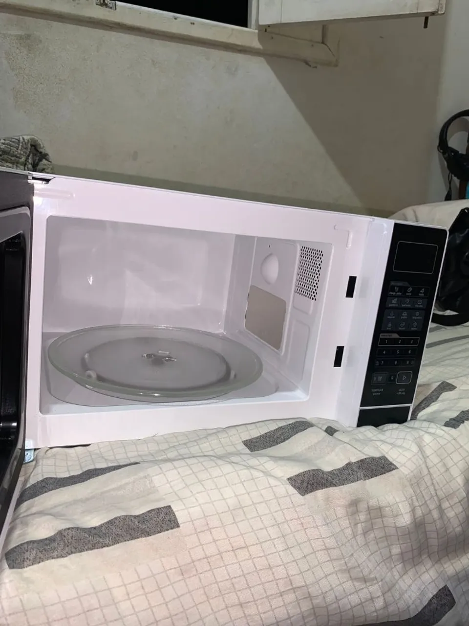 Microondas Midea novo
