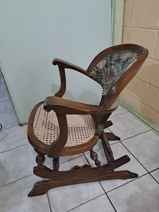Cadeira de Balanço Vintage com Estofado no encosto - Foto 3