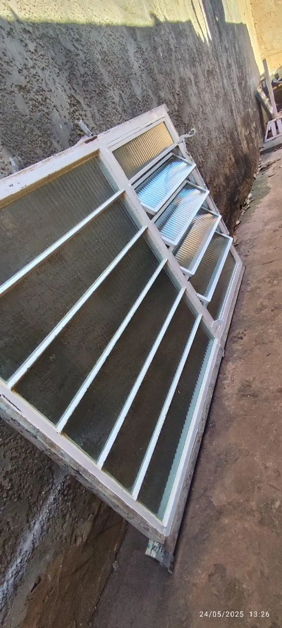 Janela de ferro ótimo estado entrego