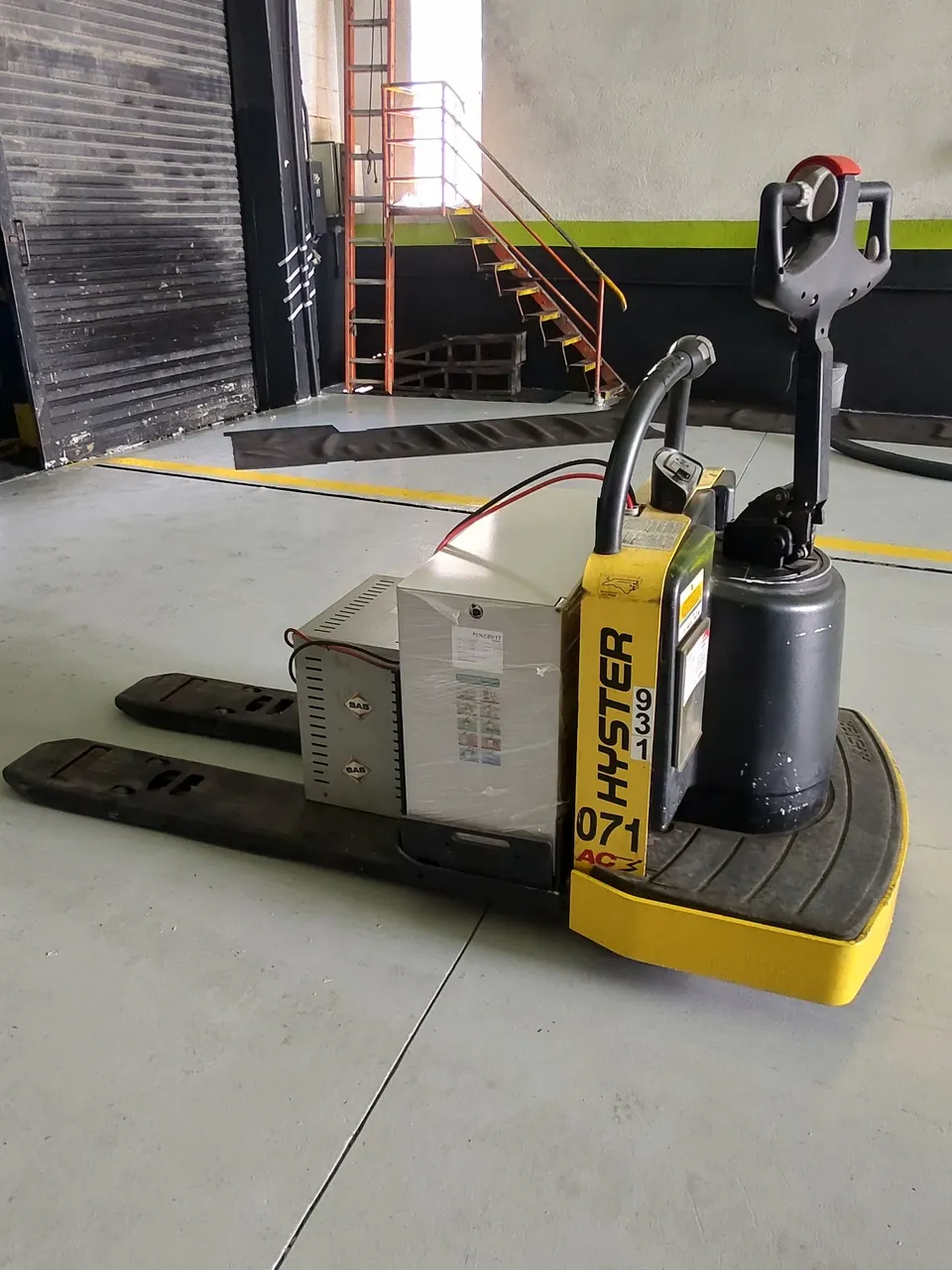 Paleteira Elétrica Hyster 2.750 Ton