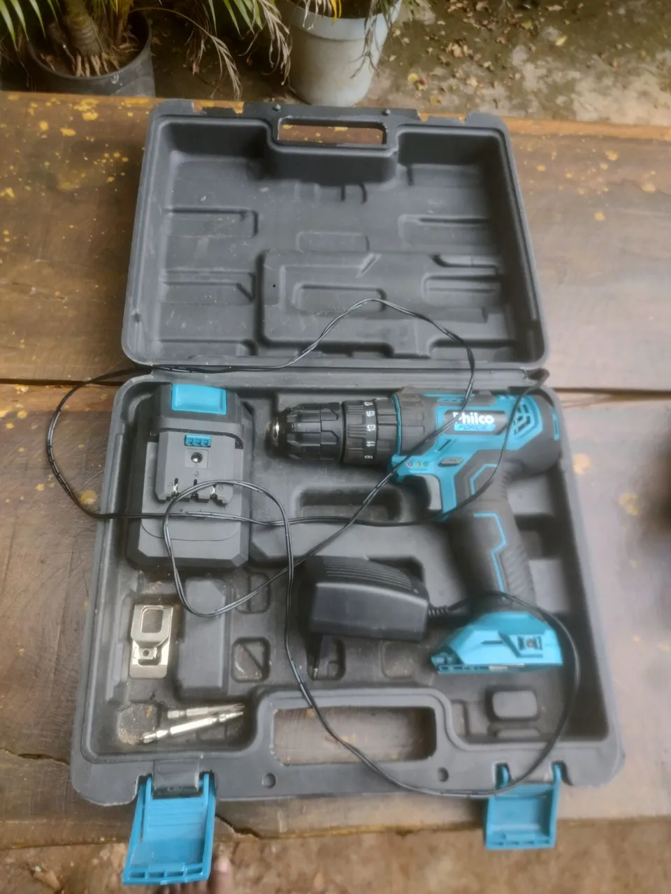 Furadeira e Parafusadeira Philco force 21 V