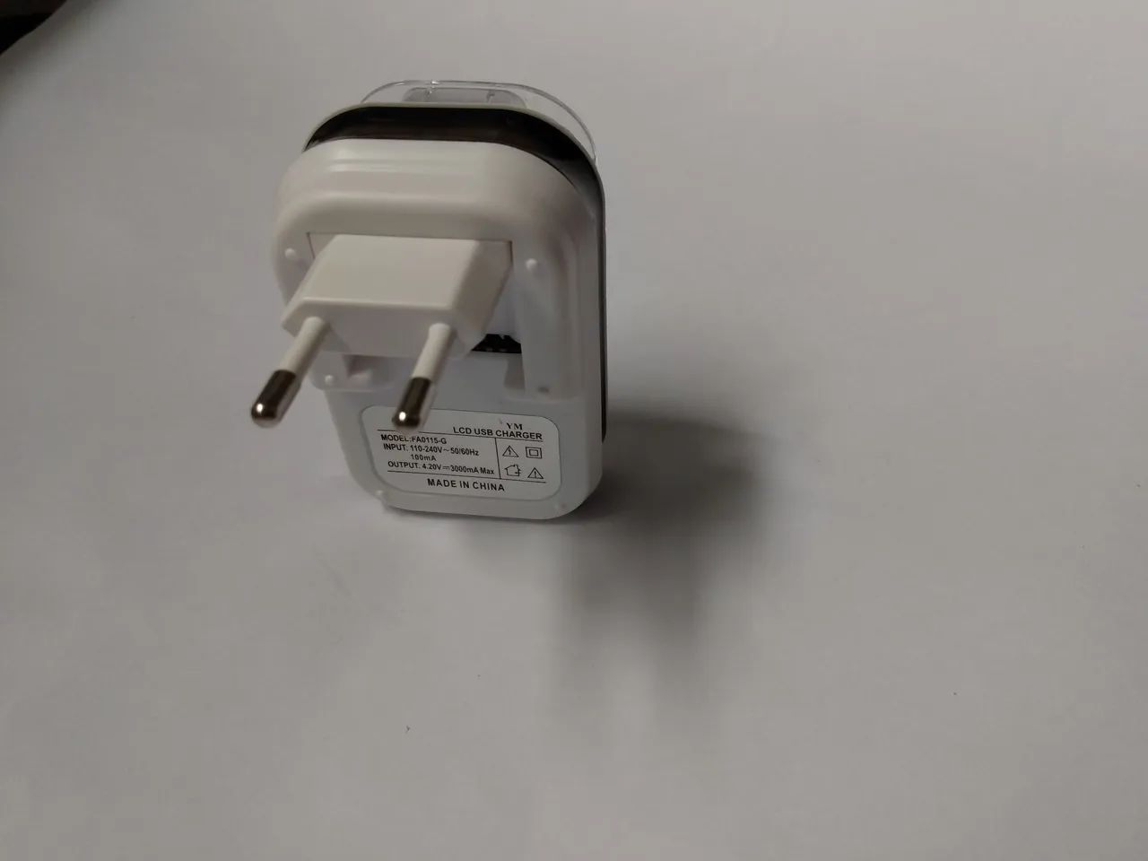 Carregador Universal LCD USB  usado funcionado. - Foto 6