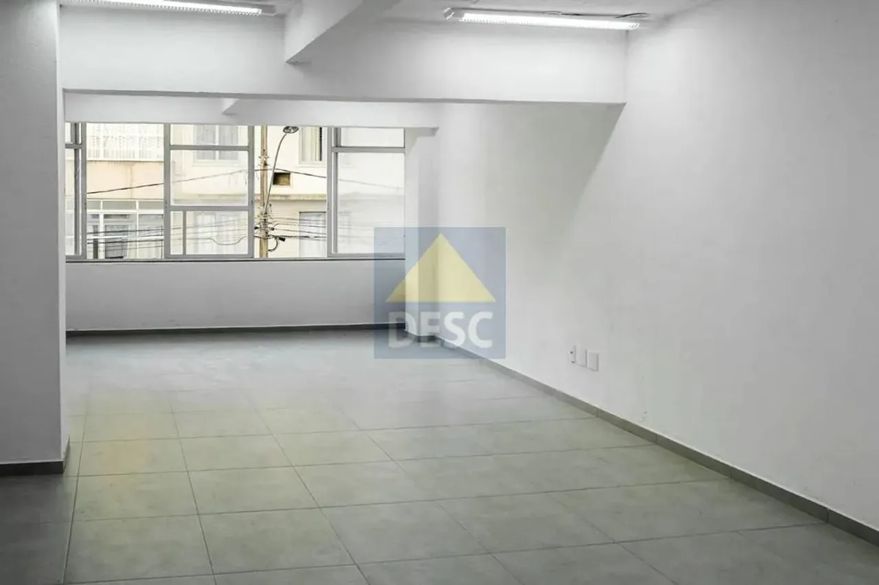 Sala comercial à venda no Ed. Imperatriz na Av. Atlântica em Balneário Camboriú