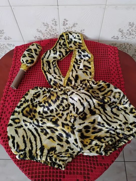 DUAS FANTASIA COM PREÇO DE UMA