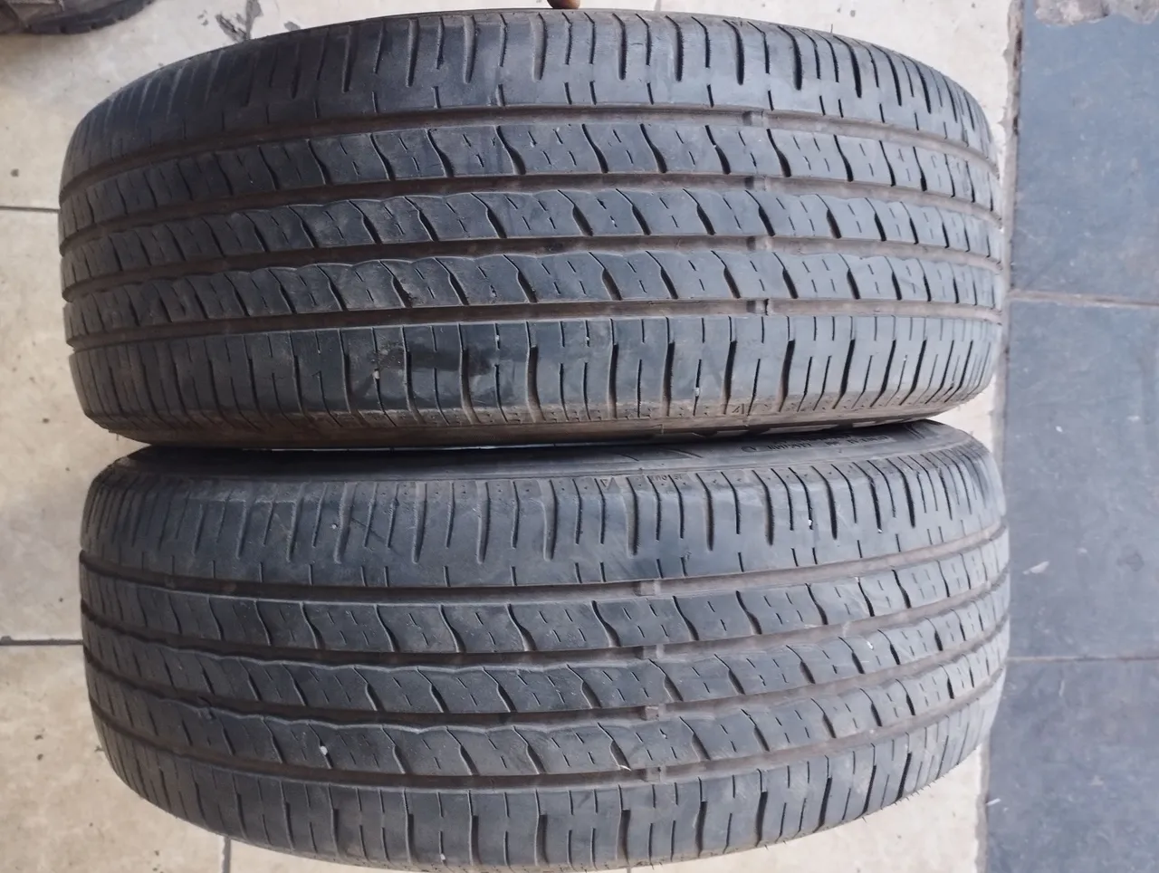 Par de pneus marca Nexen aro 215/60/17
