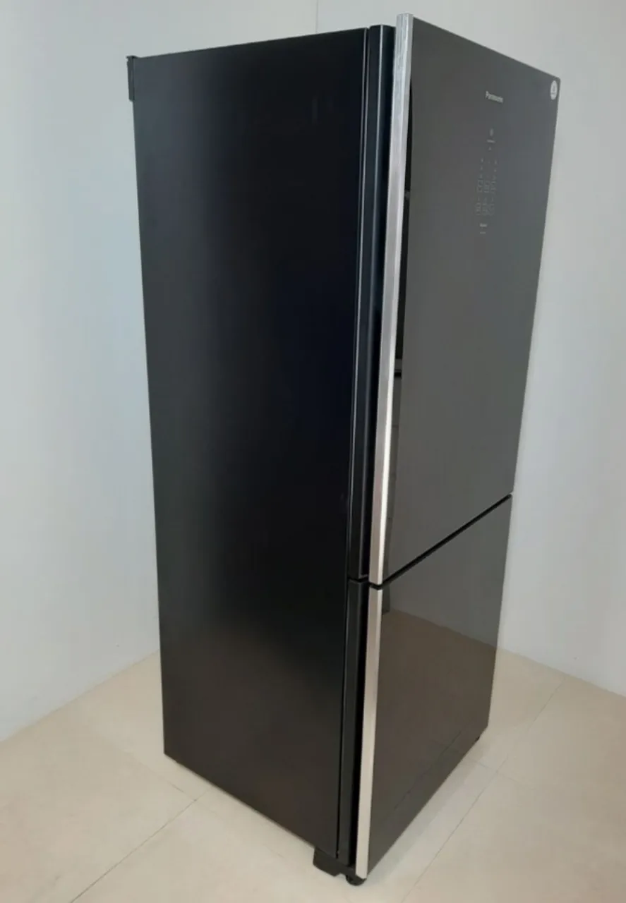 Geladeira Panasonic Black Glass