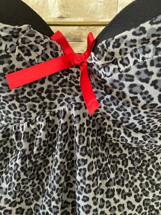 Camisola de renda preta com estampa de onça - Foto 2