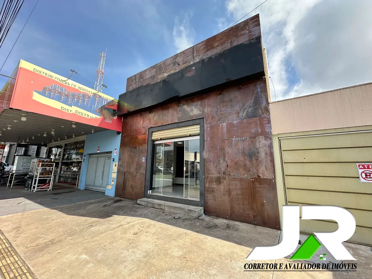 Sala comercial na avenida Liberdade no setor Garavelo em Aparecida de Goiania