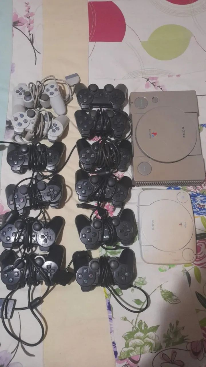 LOTE PLAYSTATION 1 FAT + PLAYSTATION  1 SLIM + 12 controles (Leia descrição) 