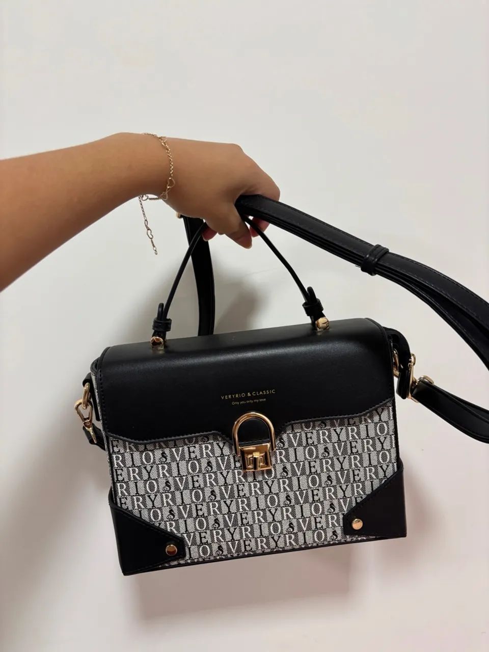 Bolsa Feminina preta com branco - Nova - Foto 2