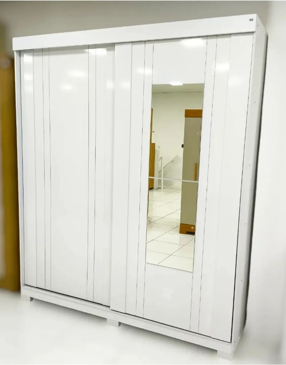 Guarda-Roupa Branco com Espelho