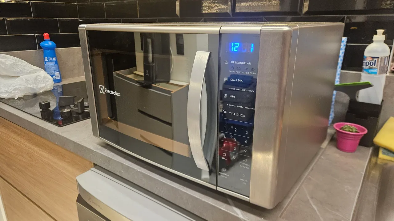 Micro-ondas Electrolux 31L cor Inox Espelhado (ME41X)