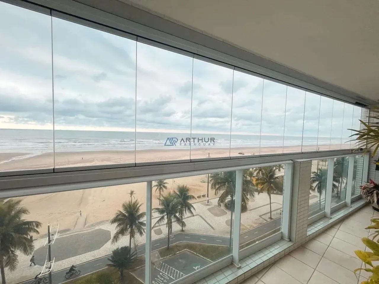 Apartamento à venda frente mar em Praia Grande com 03 quartos, 02 suítes