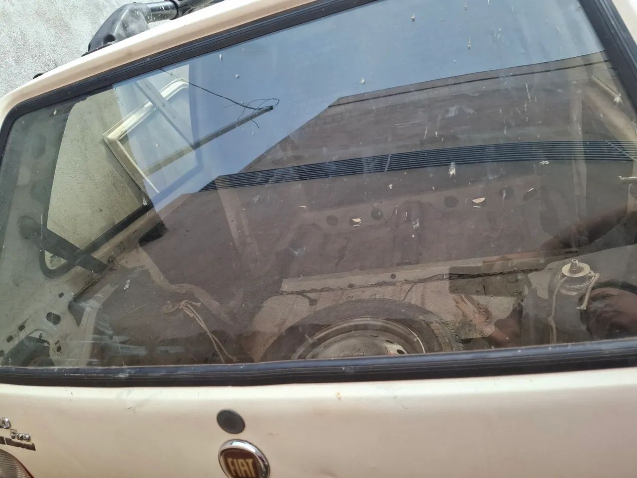 Vendo traseira do uno quadradinho - Foto 2