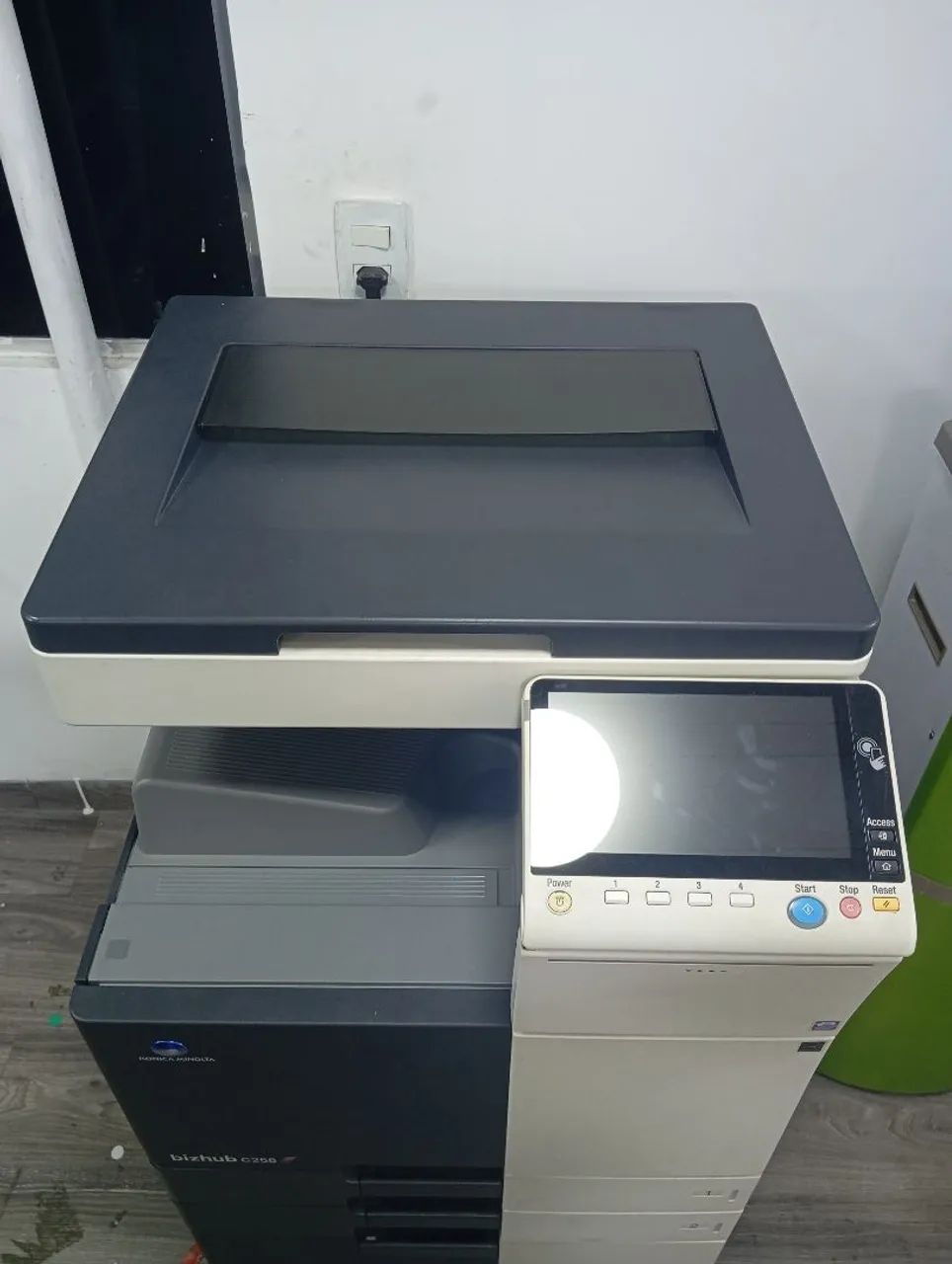 Empressoara Konica Minolta  - Foto 3