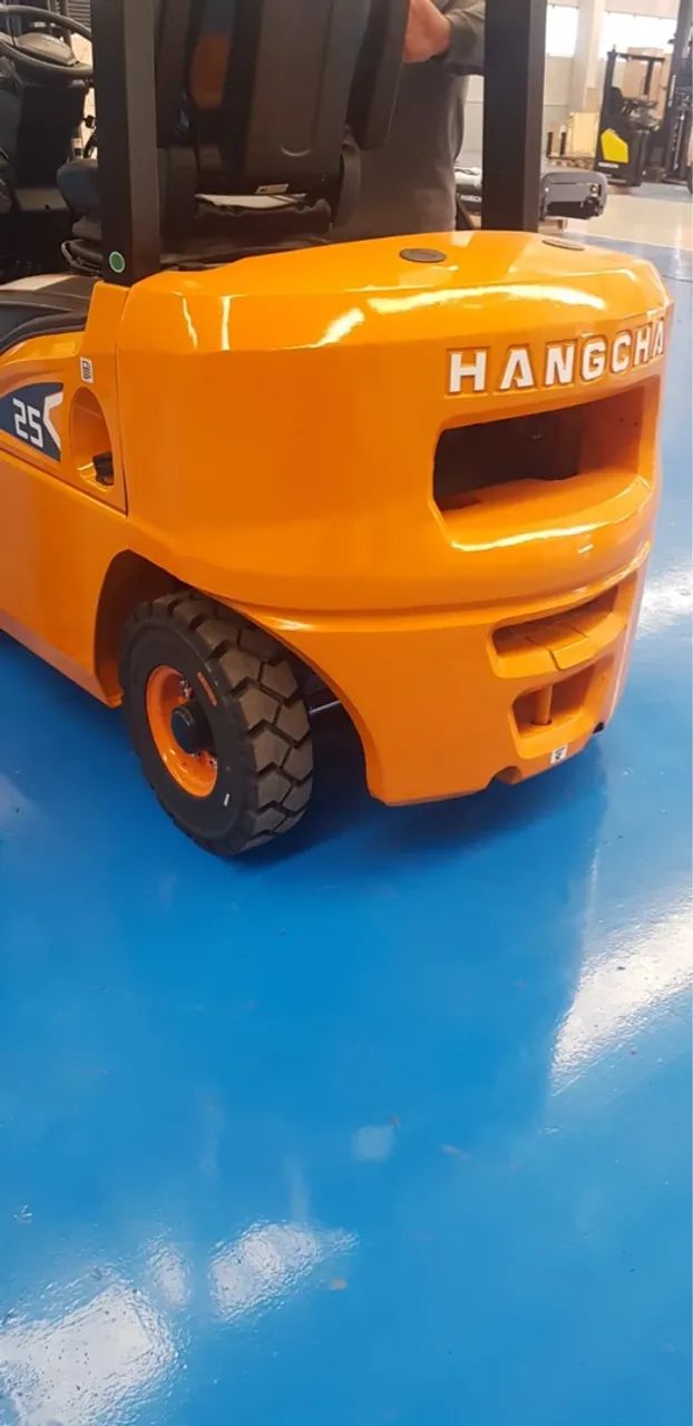 EMPILHADEIRA HANGCHA CPQD25 DIESEL ZERO ! TRIPLEX COM DESLOCADOR  - Foto 2