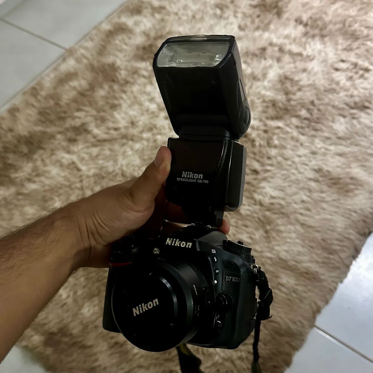 VENDO NIKON D7100 + LENTE 35MM + FLASH SB-700