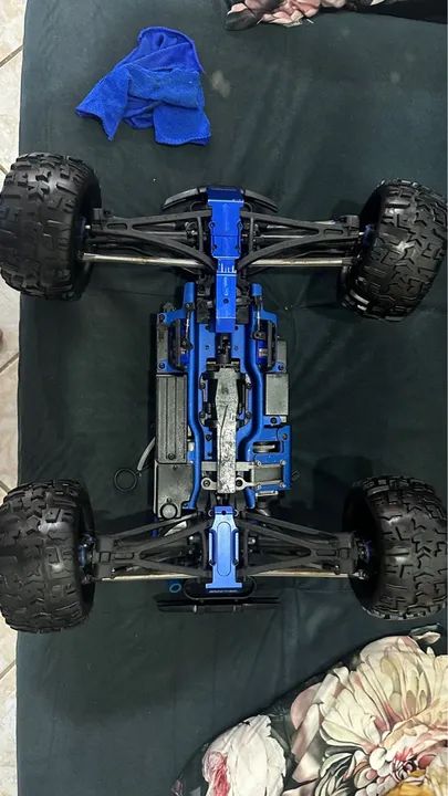Carro RC Traxxas Revo 1/10  - Foto 5