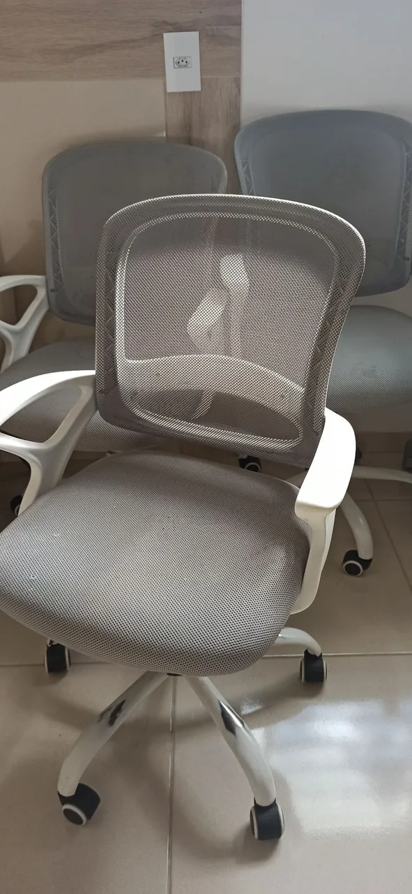 Cadeira de Escritório Ergonômica com Rodas