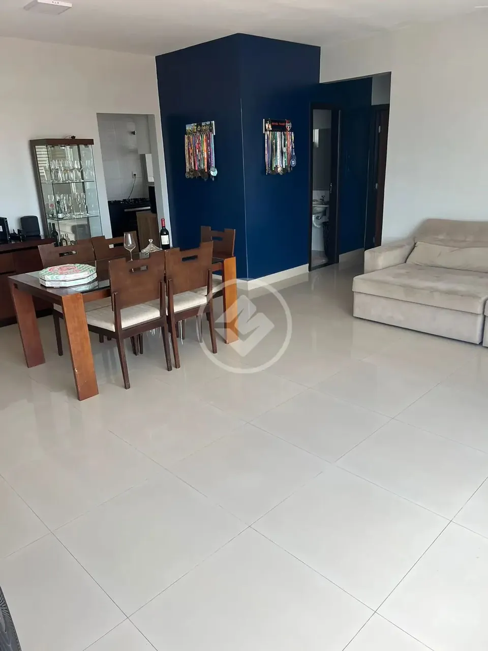 Apartamento no Edifício Lourdes -2 quantos sendo 1 suíte Sala ampliada Banheiro social Coz