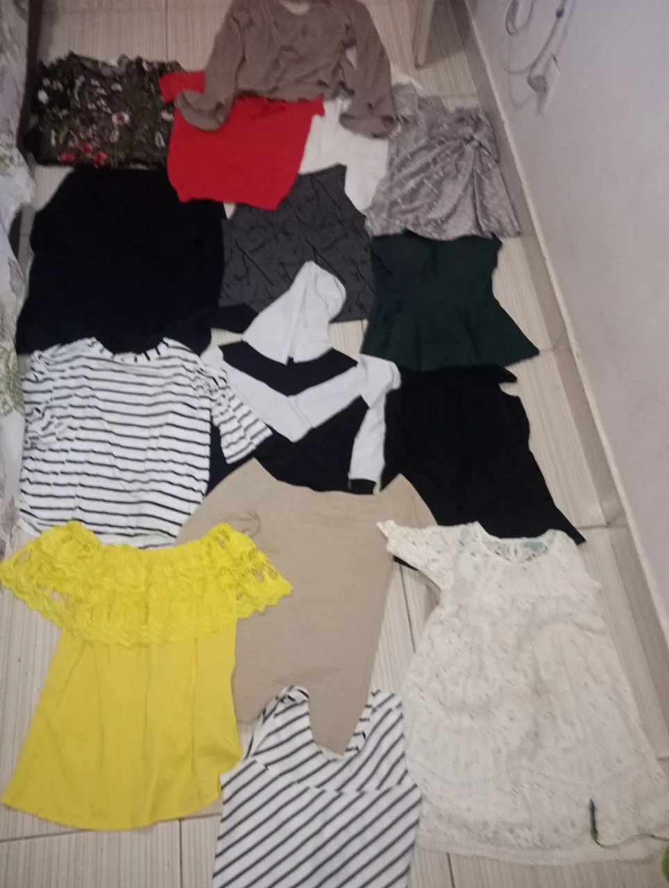 Vendo lote de roupas femininas blusas chort tamanho 38,40