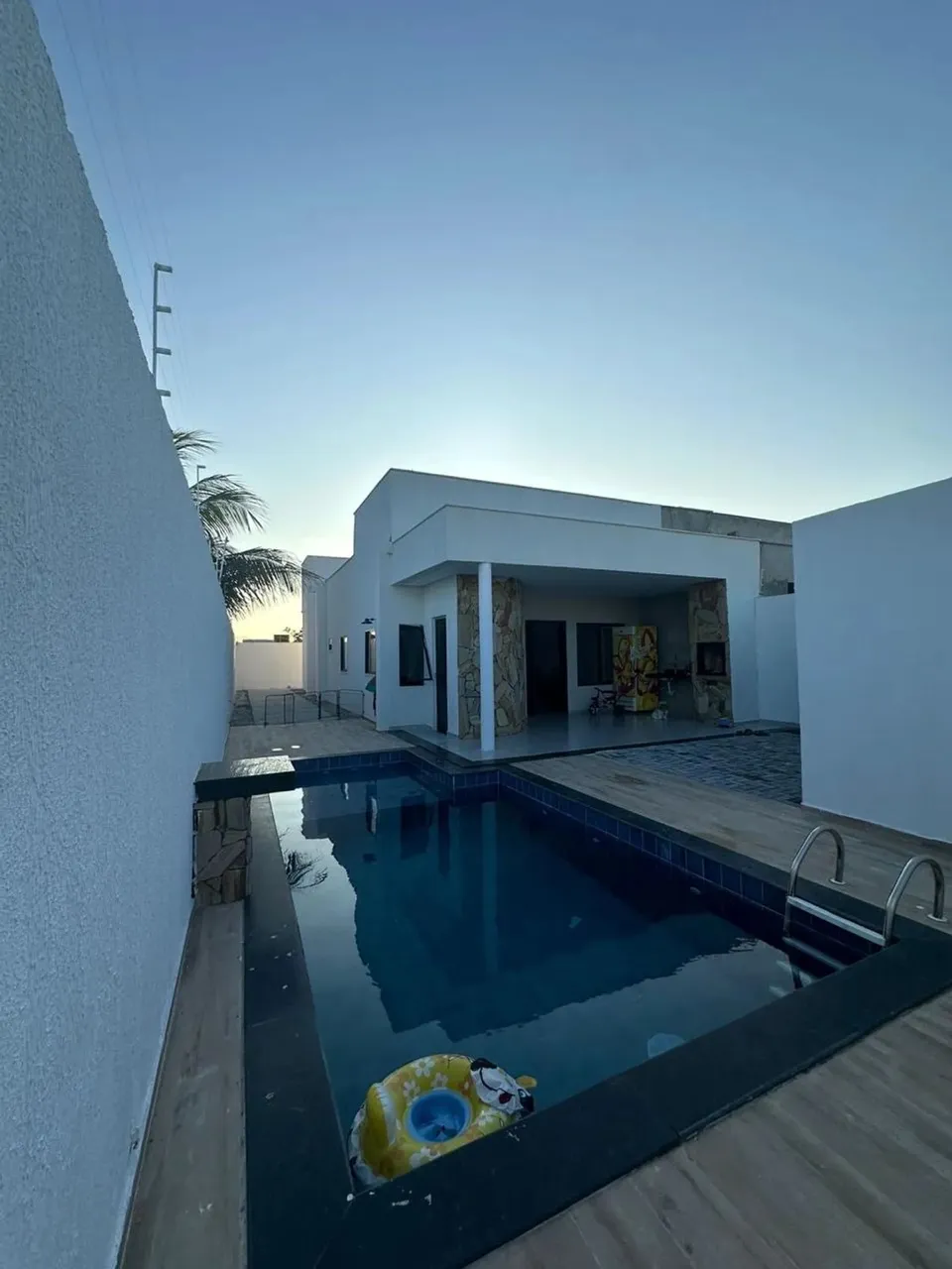 Praia do Francês /Imóvel com piscina para venda possui 130m2 com 3/4 - Marechal Deodoro