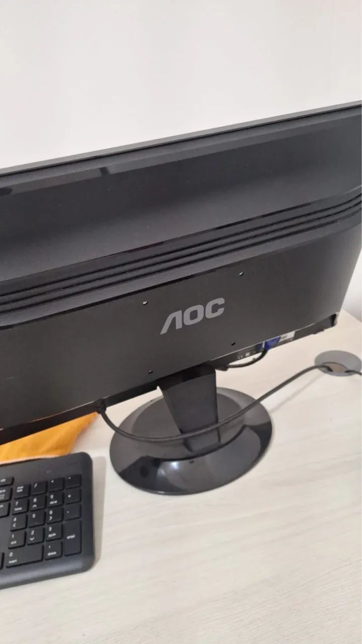 Monitor Aoc 20 Polegadas Wide Vga Dvi Usb E Áudio Integrado! Muito conservado .