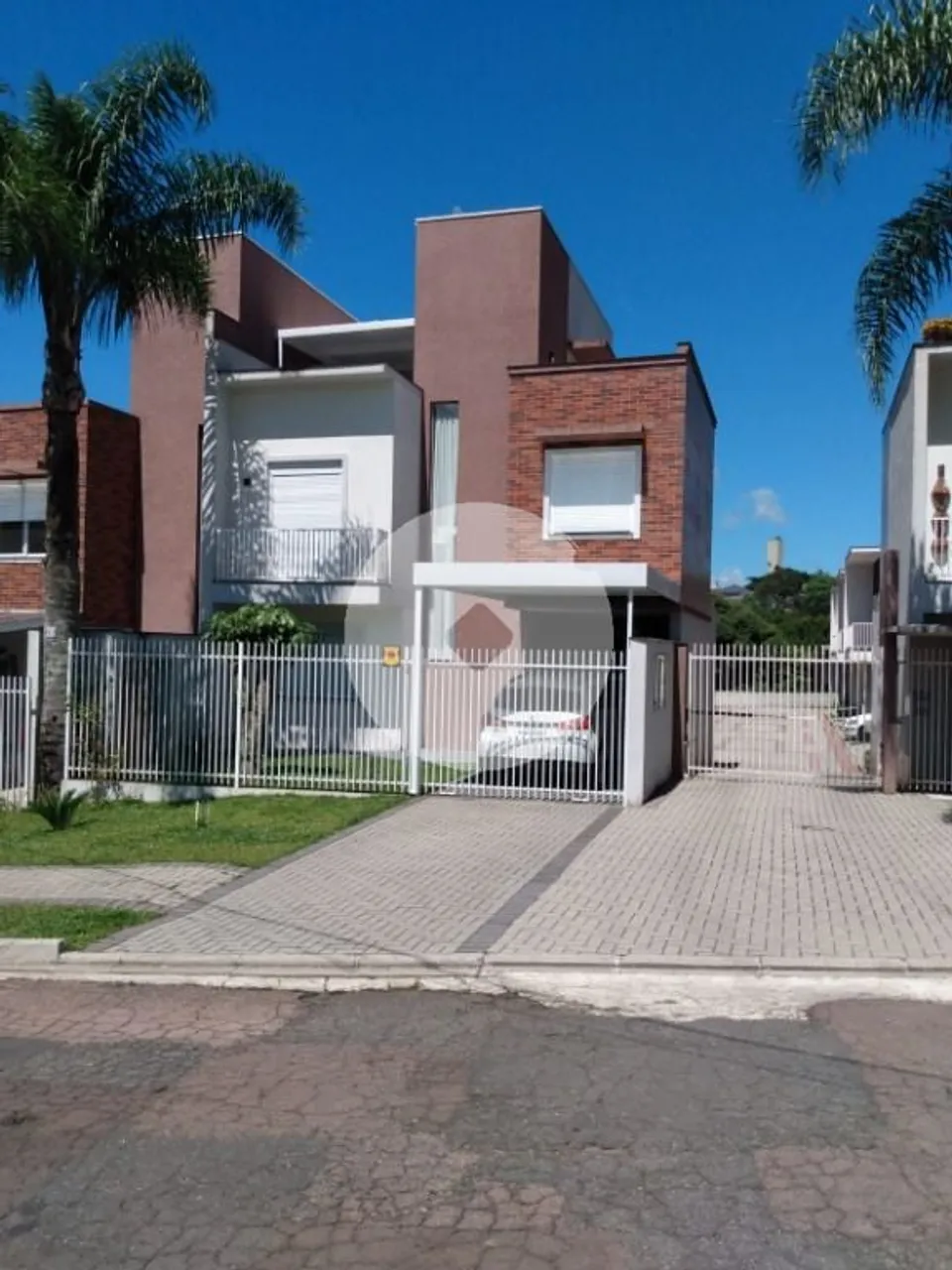 Sobrado com 3 quartos s 01 suíte para alugar, 168 m por R 5.500 mês - Campo Comprido - Cur
