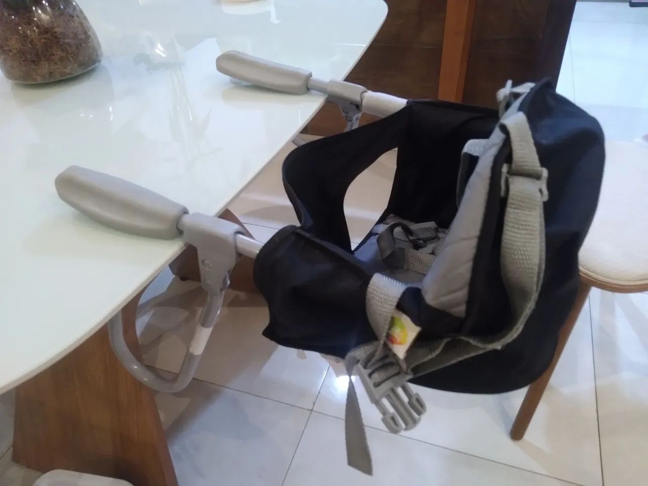 Cadeira Infantil de Encaixa em Mesa - Foto 2