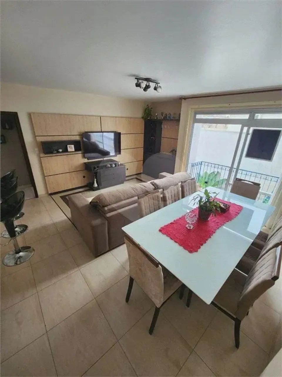 Imóvel para venda possui 74 metros quadrados com 2 quartos em Centro - Curitiba - PR