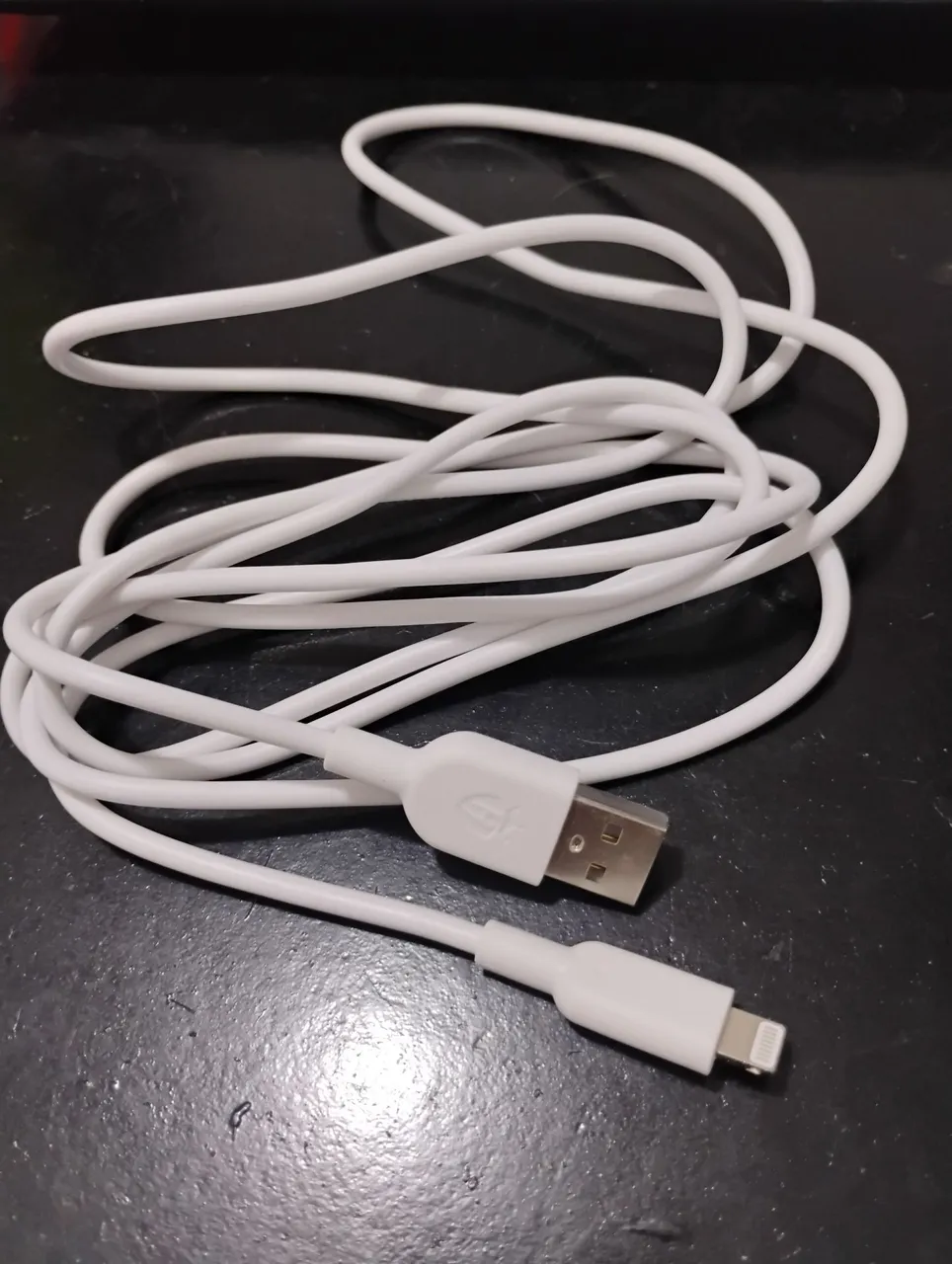 Cabo USB para iPhone, 2 metros.
