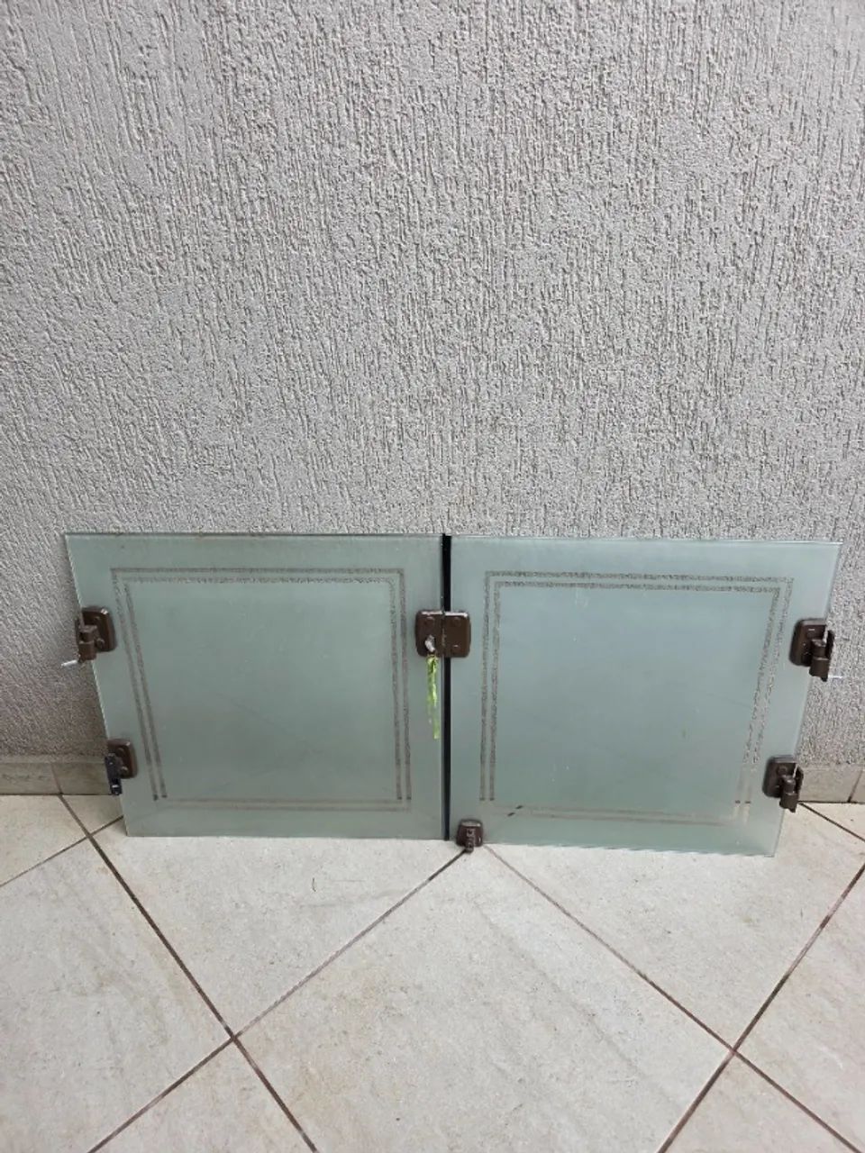 porta de vidro para cachorro - Foto 2