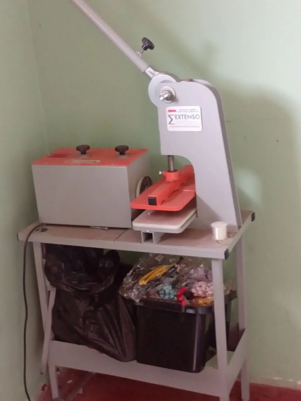 máquina de fábricar chinelos