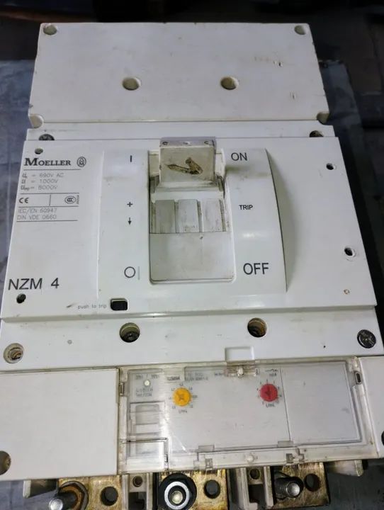 Disjuntor NZM 4 Moeller 800A 