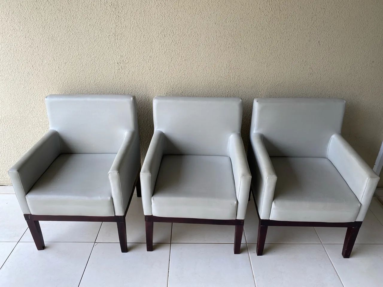 3 Poltronas em corino - Ótimo estado!