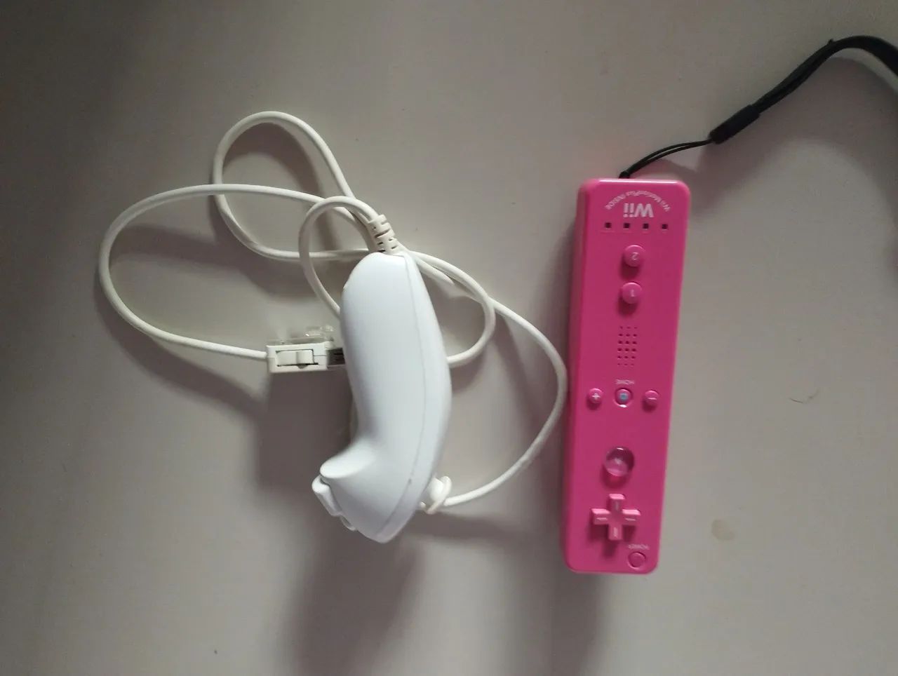 Controle Wii Rosa e Nunchuck Branco