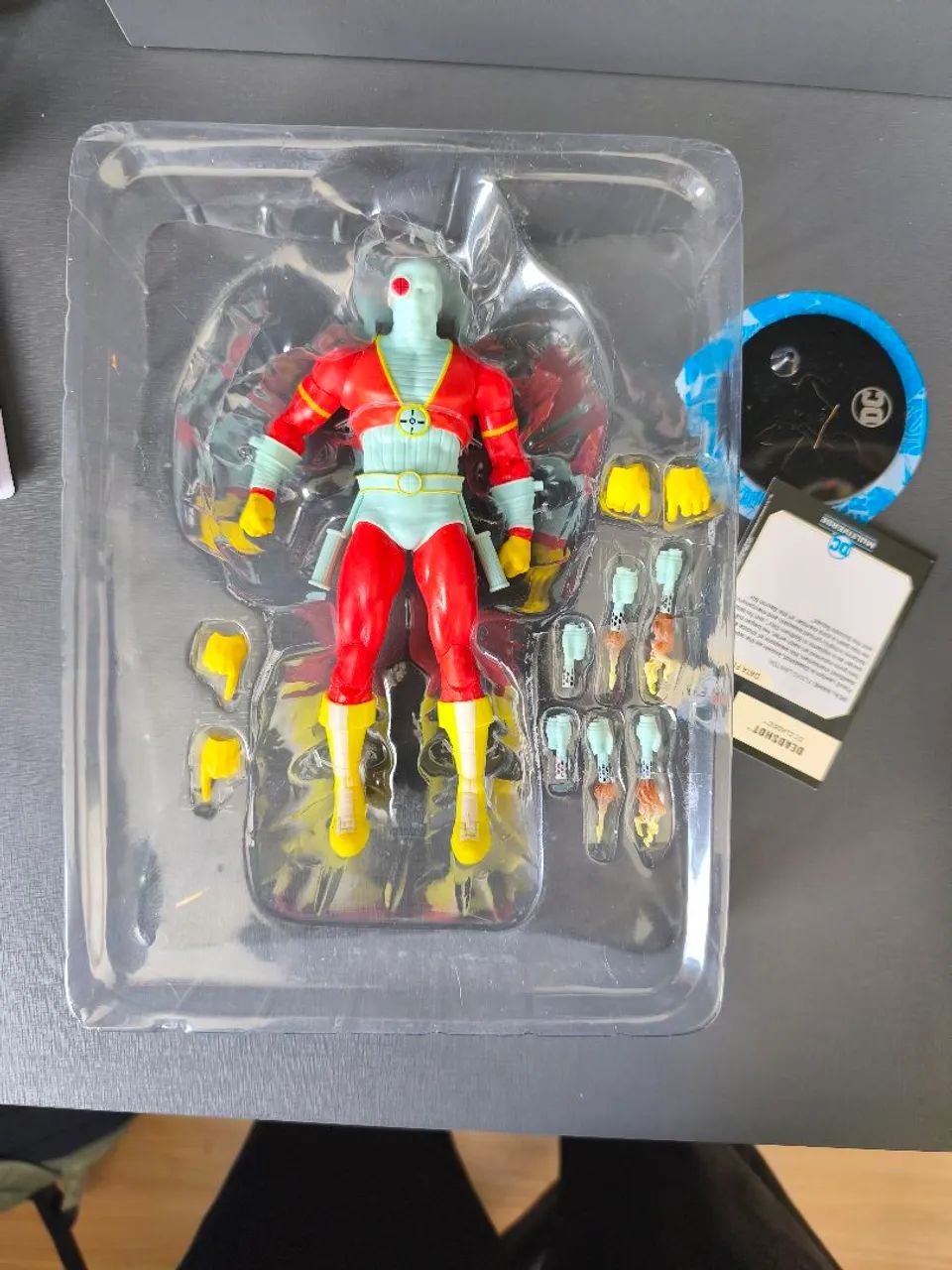 Pistoleiro DC Classic DC Multiverse Deadshot McFarlane sem Caixa novo