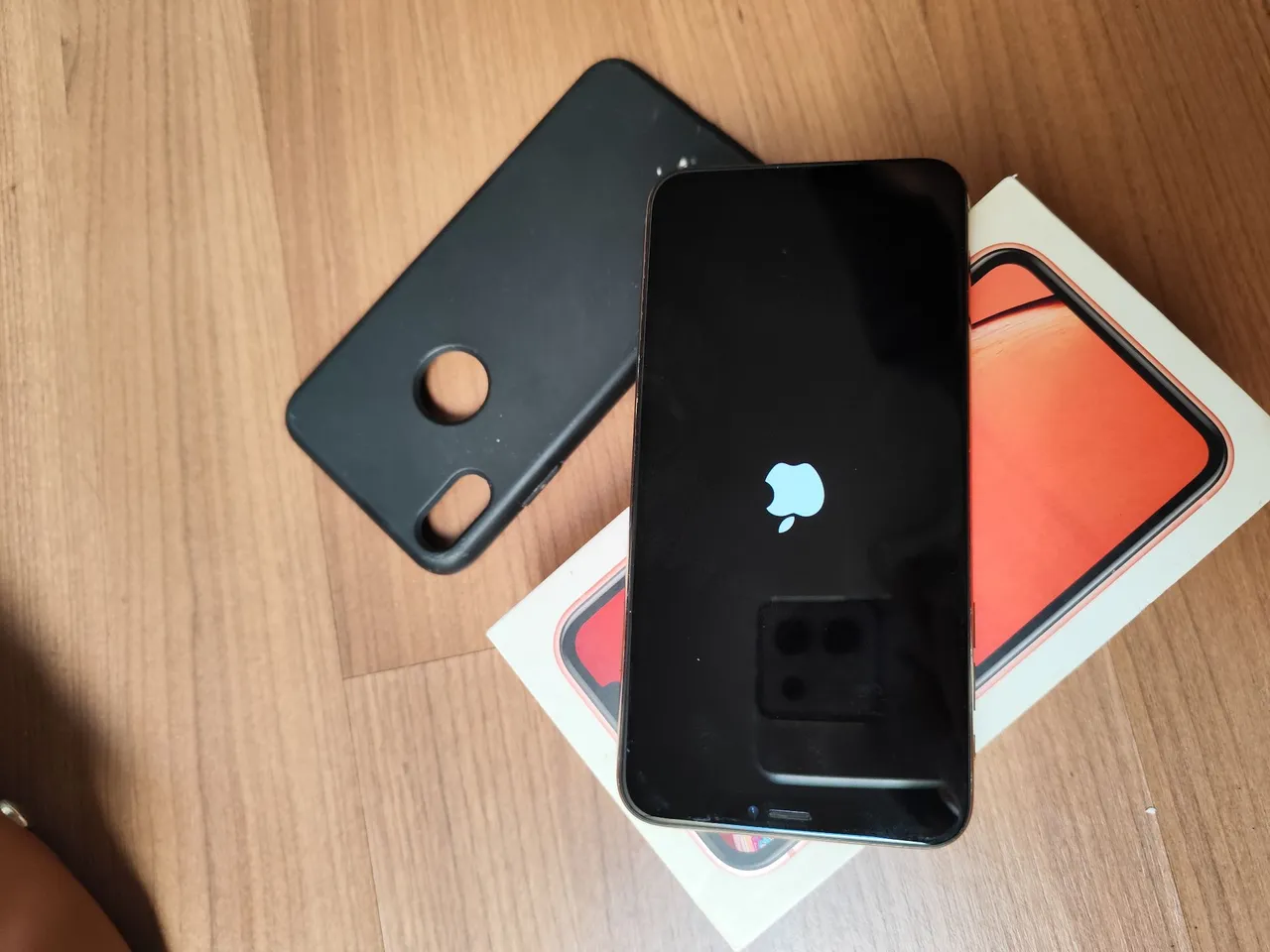 IPHONE XR MAX- Usado