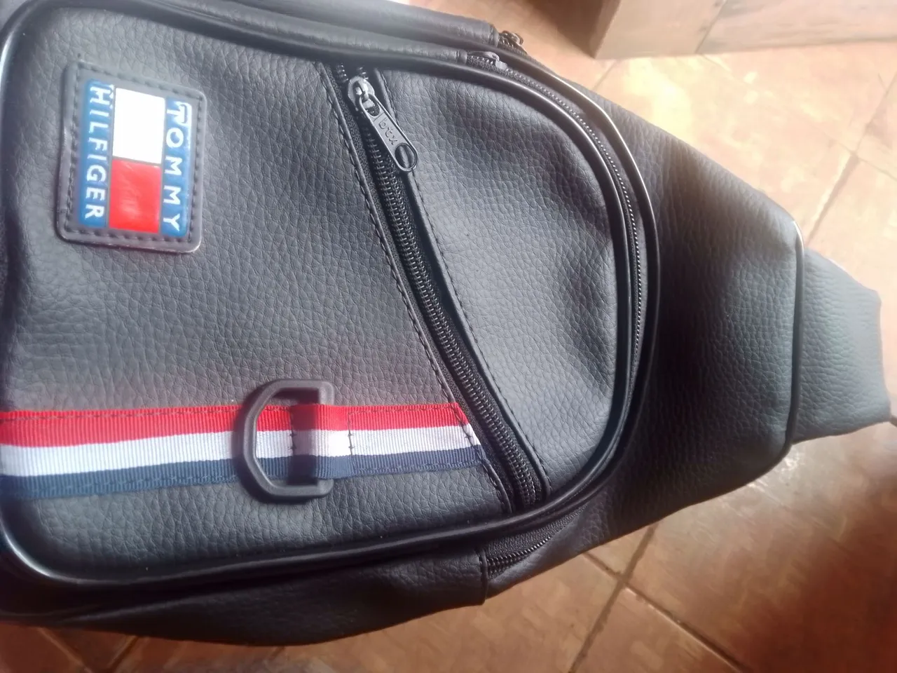 Bolsa de Ombro Tommy Hilfiger Preta