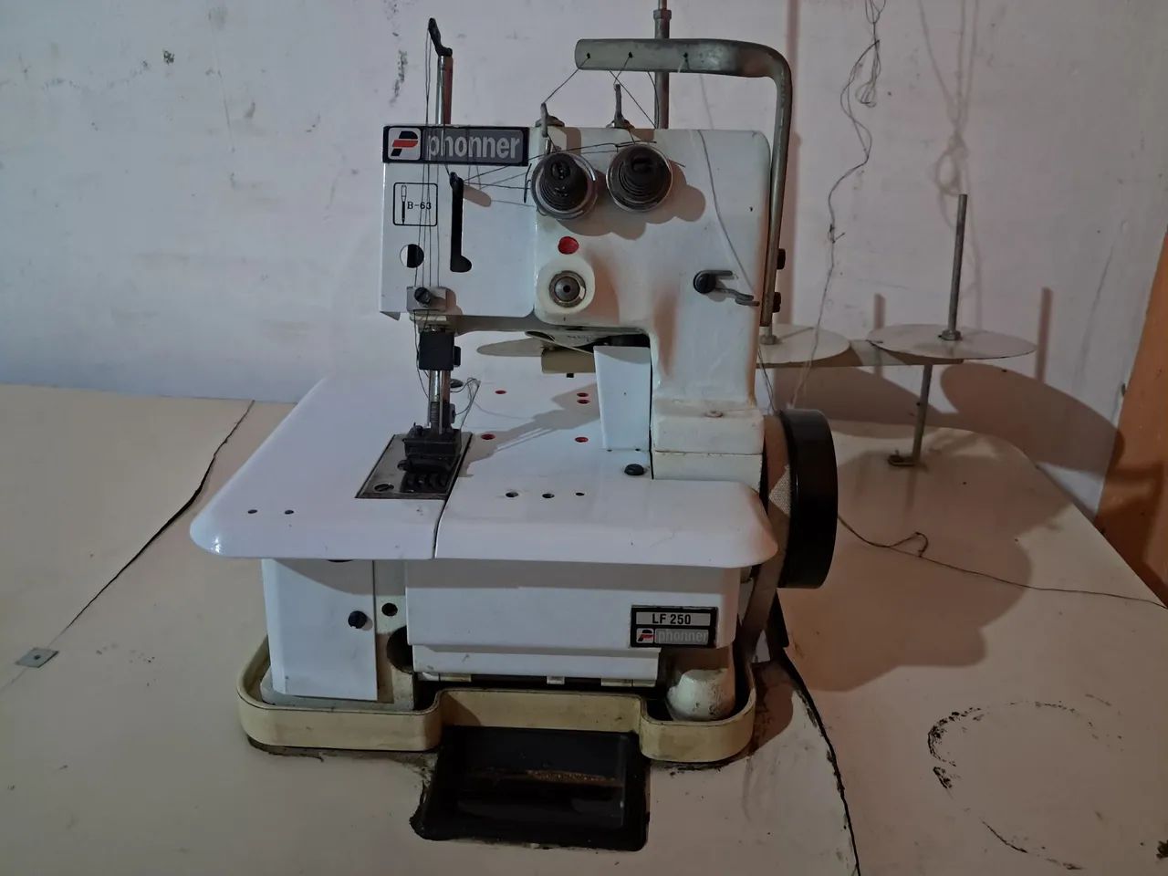 Máquina de costura  - Foto 3