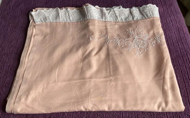 LENÇOL COR DE ROSA  BORDADO COM PASSANAMARIA