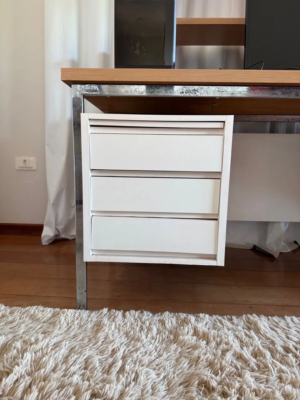 Mesa de Escritório Completa com Prateleira e Gavetas - Foto 4
