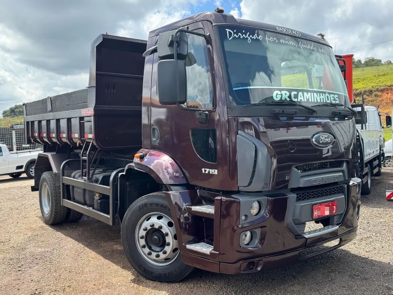 Caminhão Ford Cargo 1719 2013 Caçamba toco extra ar condicionado 