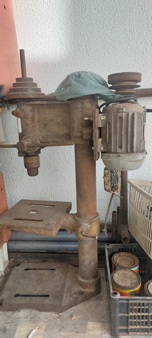 Furadeira de bancada industrial