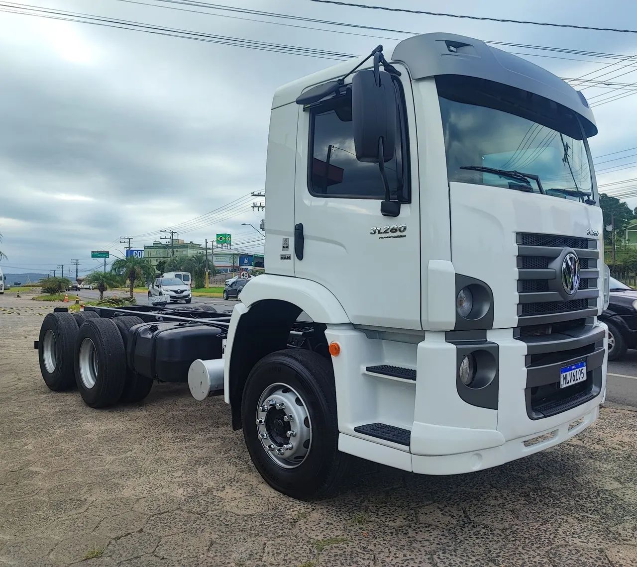 Volkswagen 31280 6x4 ano 2013 / único dono / doc. Caçamba