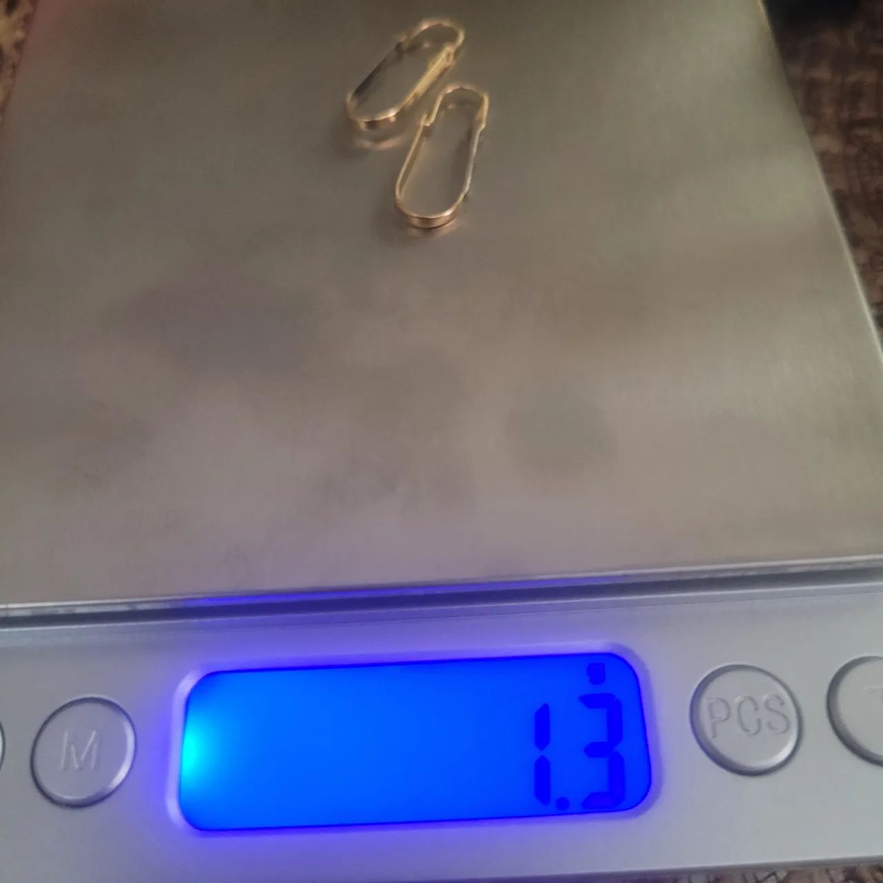 Brincos pequenos de ouro 18k  - Foto 3