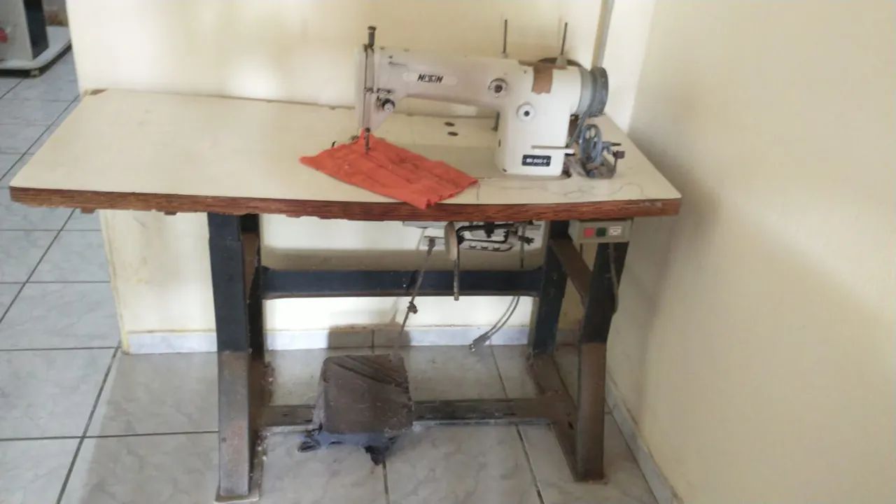 Máquina de costura industrial motor convencional 