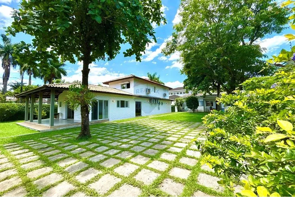 Casa à Venda - 4 Dormitórios - Praia da Enseada - Guarujá - SP