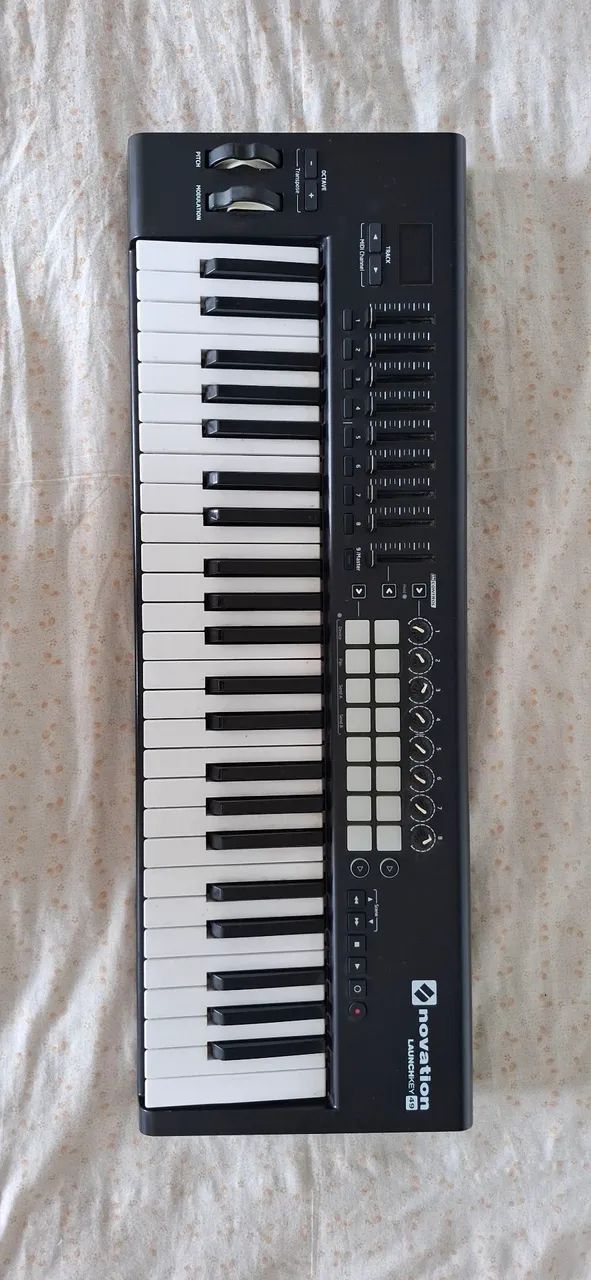 Teclado Controlador Novation Launchkey 49