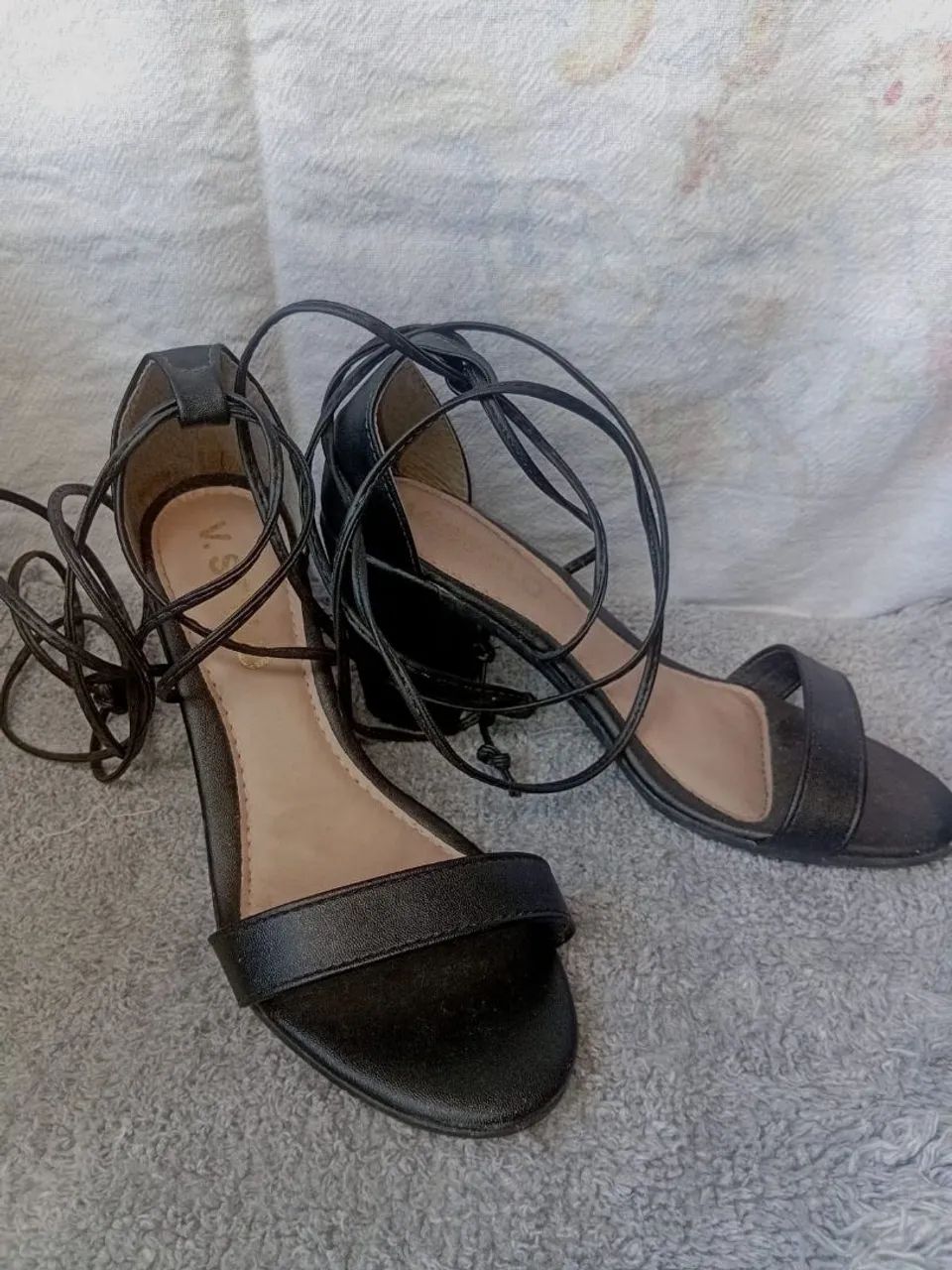 Vendo ,desapego,50,00 cada par usado apenas 2 x em bom estado - Foto 5